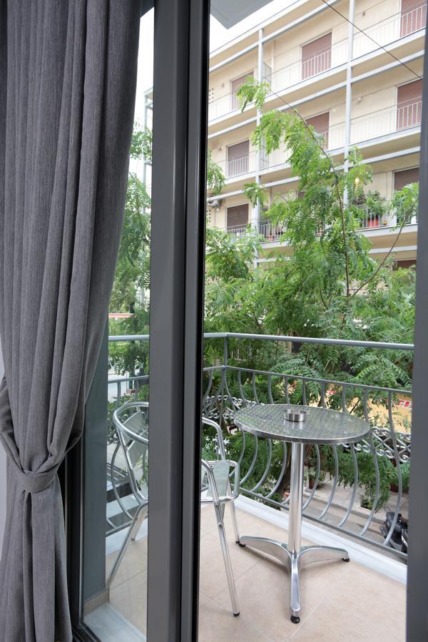 Meni Apartments Atene Esterno foto
